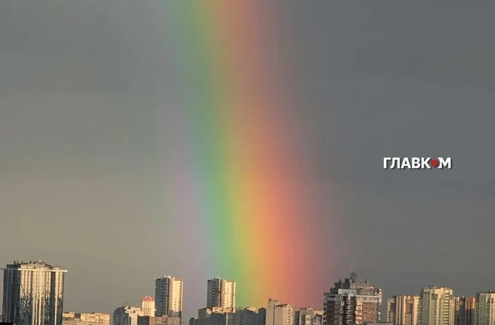 У небі над Києвом після вибухів і дощу з’явилася подвійна веселка