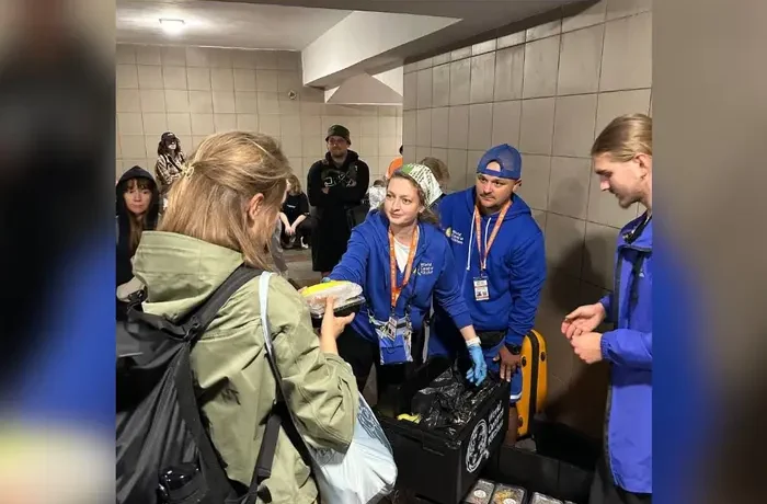 «Укрзалізниця» розгорнула допомогу пасажирам на переповнених вокзалах