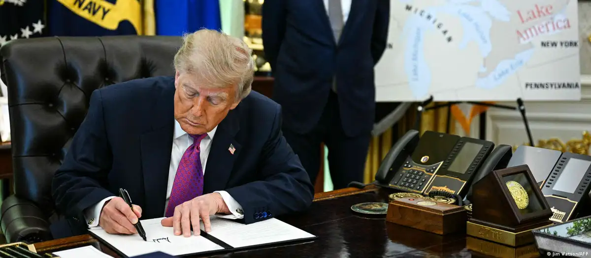 Трамп підписує указ про перейменування озера