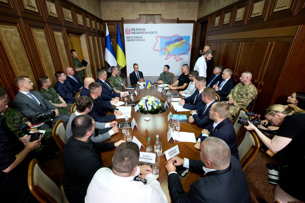 Україна та Фінляндія підписали три меморандуми про оборонну співпрацю фото 1