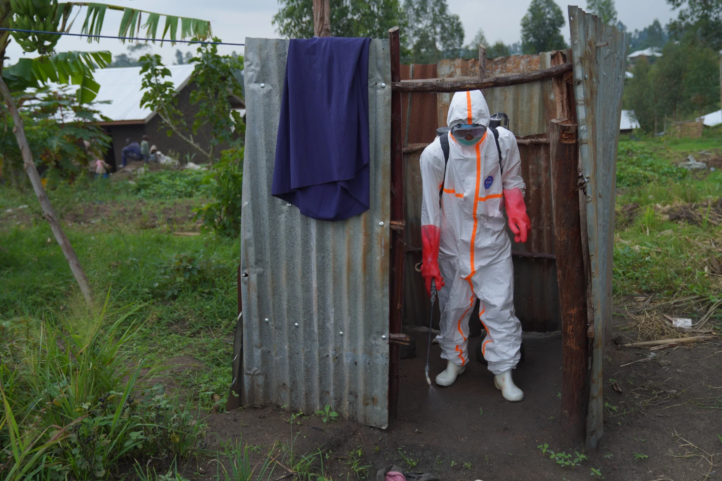Спалах Еболи в Конго перевищив чотири тисячі хворих: вірус міг мутувати фото 3