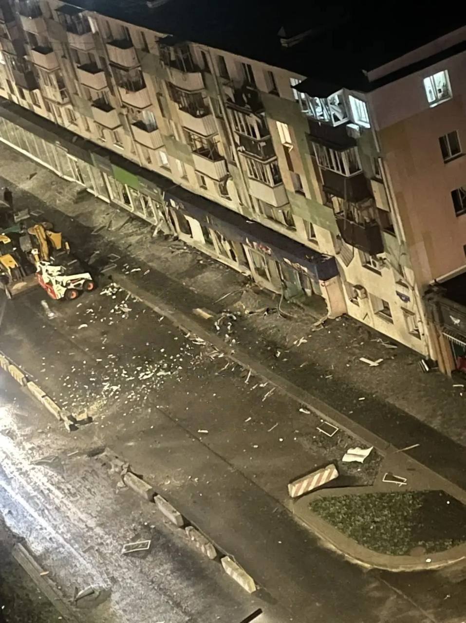 Білгород накрила серія потужних вибухів: у місті спалахнули пожежі фото 1