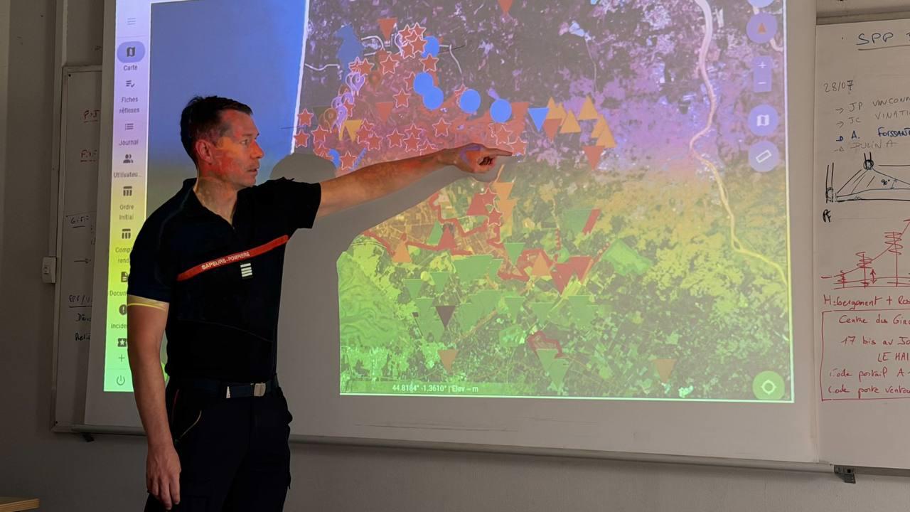 Українські рятувальники розпочали гасіння пожежі у Франції фото 1