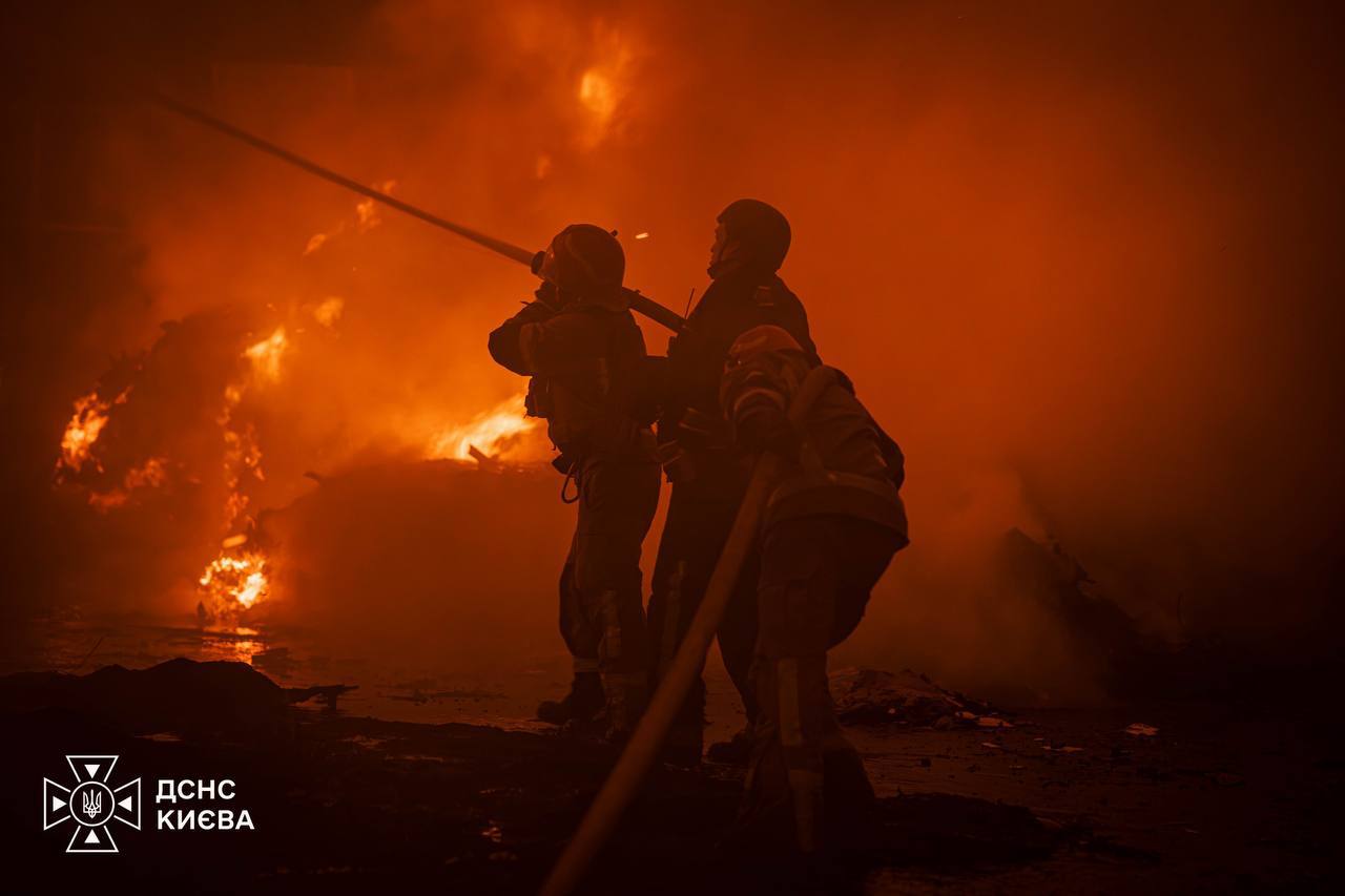 Балістика і «Бандеролі» по Київщині, кілька регіонів РФ під атакою: головне за ніч 22 серпня фото 1