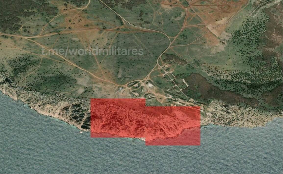 Дрони вдарили по окупованому Криму: пожежа в районі Балаклави фото 1