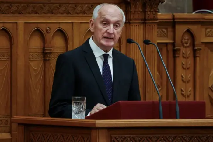 Бака був обраний на посаду голосами правлячої правоцентристської партії «Тиса»