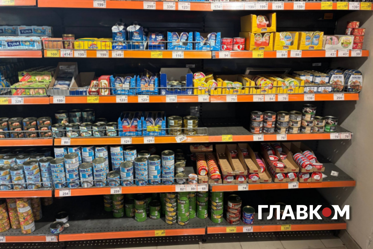 Найбільше миколаївців зацікавила консервна каша – її розібрали першою. Всі інші
товари є в повному доступі.