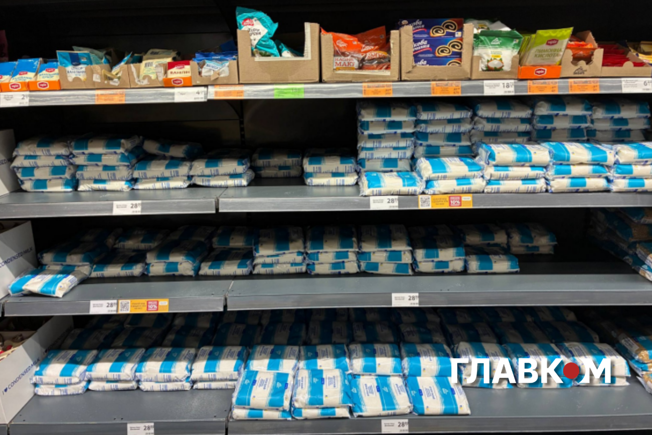 Цукру та солі на полицях стало візуально менше, проте казати про те, що його немає зовсім – немає підстав. 
