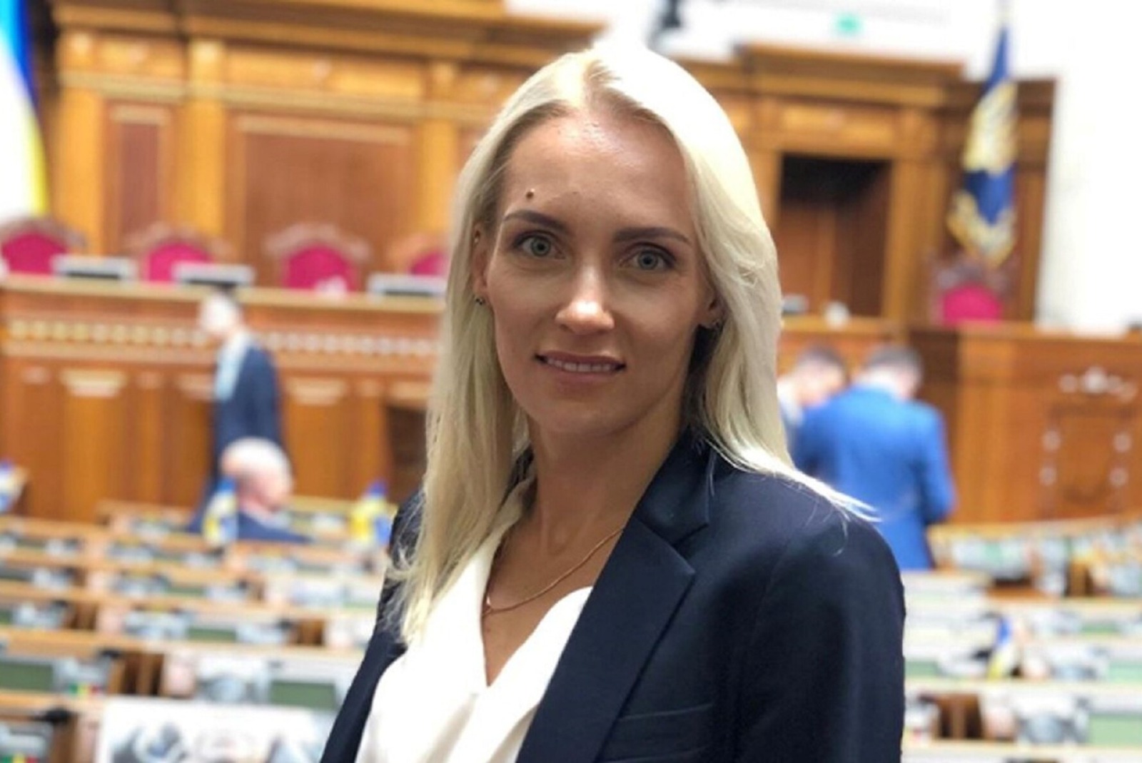 Ольга Саладуха з 2021 року входить до складу міжфракційної групи Дмитра Разумкова