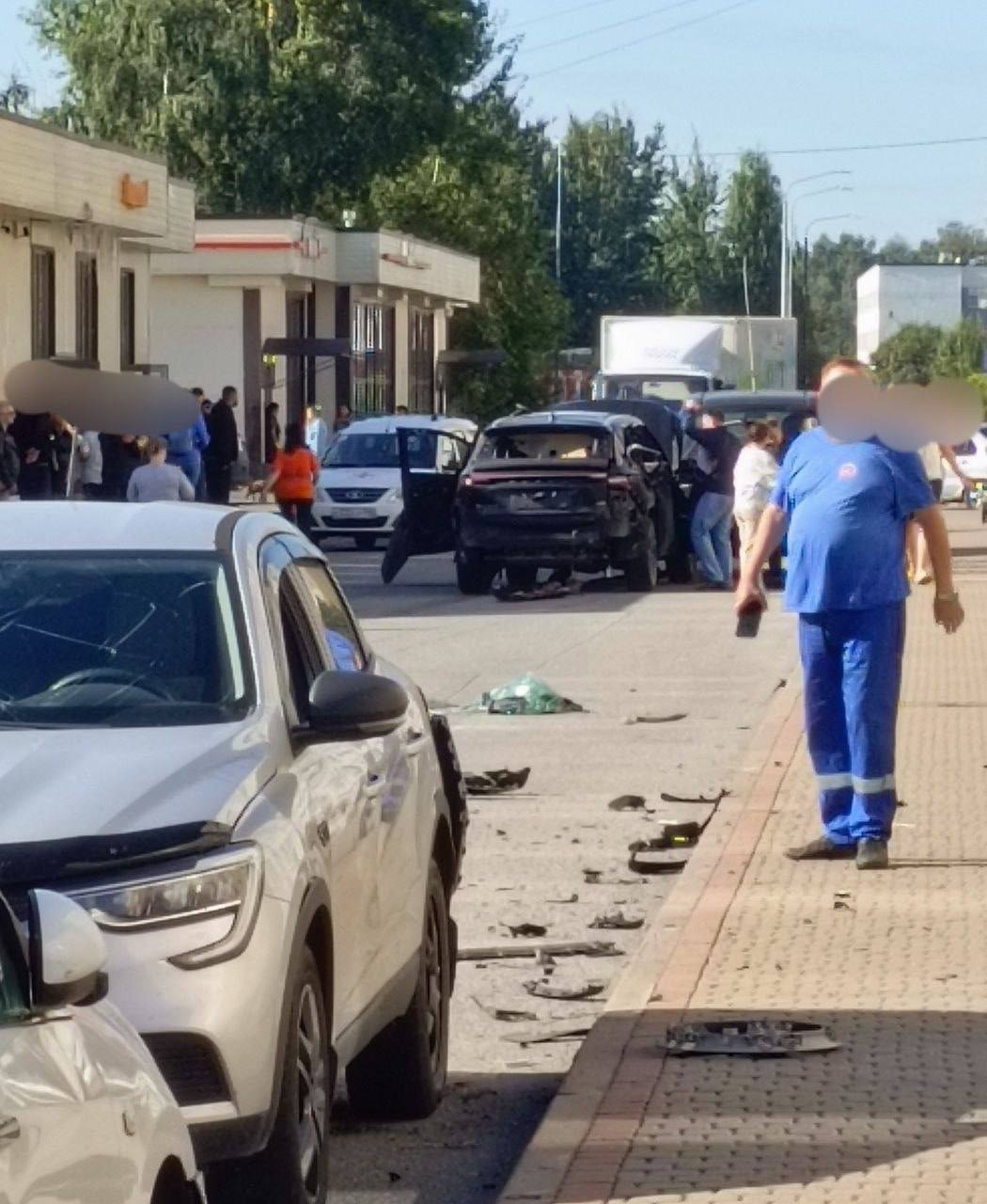 Авто з військовим РФ вибухнуло серед білого дня у Петербурзі (фото, відео) фото 1