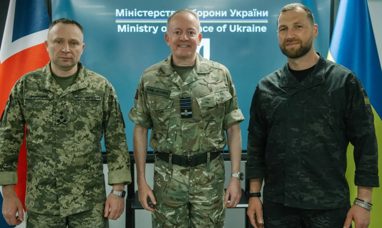Британський генерал відвідав «зону смерті» в Україні: що його вразило фото 1