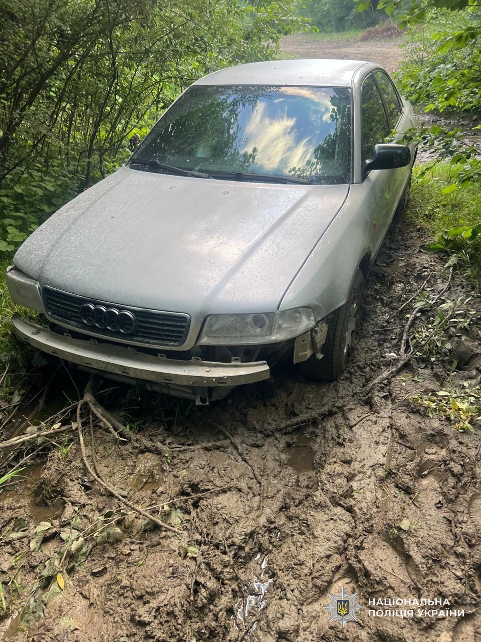 На Закарпатті 16-річний підліток за кермом авто врізався в мотоцикл, яким керував 10-річний хлопчик фото 2
