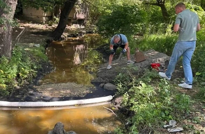 У річці на Київщині після атаки дронів виявили небезпечні речовини