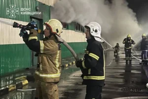 Удар по Білій Церкві: рятувальники цілу ніч гасили наслідки атаки (фото)