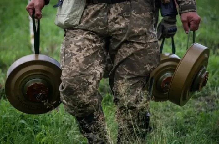 Україна зміцнює кордон із Білоруссю та встановлює мінні загородження
