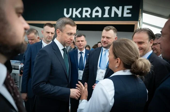 Енергетика, логістика й агросектор. Українські компанії представили інвестиційні проєкти на Карпатському форумі