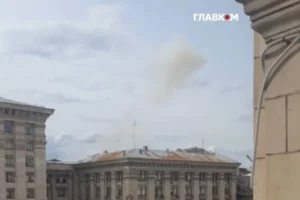 Російський дрон влучив у будівлю СБУ в центрі Києва: Зеленський анонсував відповідь