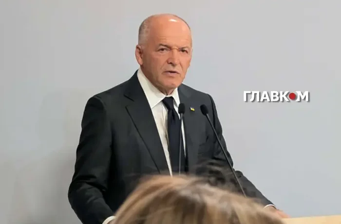 «Мир через силу зараз». Що це означає?