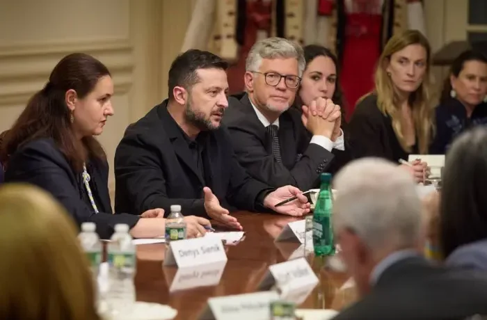 Зеленський обговорив із керівниками аналітичних центрів США завершення війни