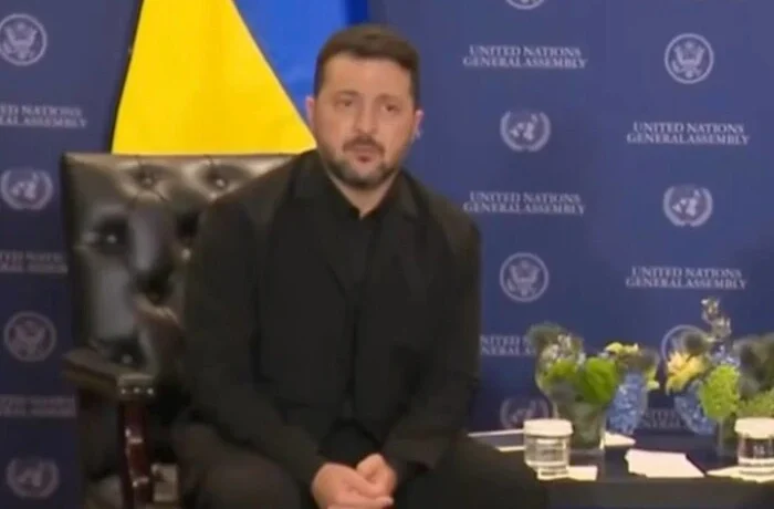 Зеленський прокоментував зняття санкцій із двох російських олігархів