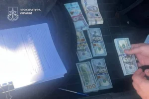 Залякали дитину й виманили 2,5 млн грн: затримано шахраїв, які ошукали доньку військового