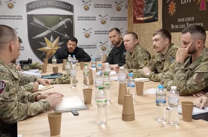 Зеленський провів нараду з військовими командирами на Лиманському напрямку