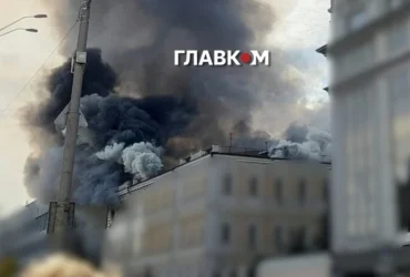 Дрон влучив у Академію наук України в центрі Києва, всередині будівлі залишаються люди (відео)