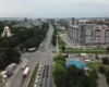 У Львові батьки з дітьми перебігали через шість смуг руху, щоб встигнути на службу до церкви