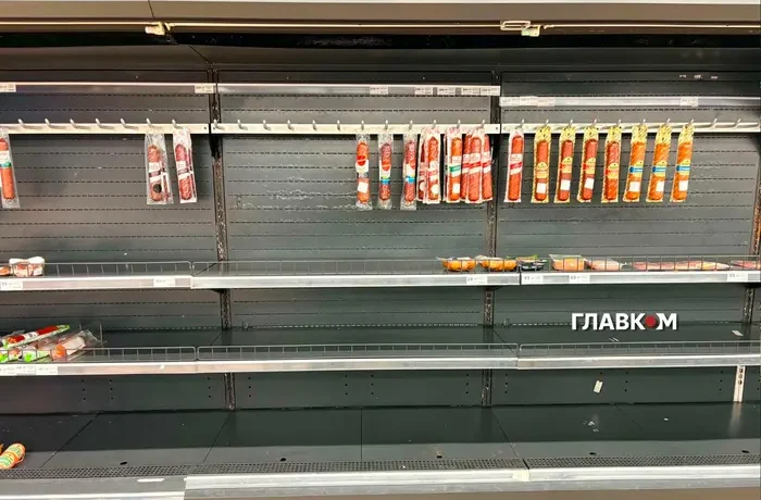 У київському «Еко Маркеті» спорожніли полиці: фоторепортаж