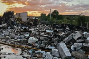Путін заявив про «відсутність ударів»: рятувальники показали руйнівні наслідки атаки РФ