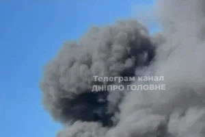 Росіяни вдарили по складах логістичної компанії в Дніпрі, є поранені