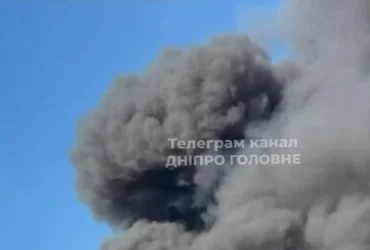 Росіяни вдарили по складах логістичної компанії в Дніпрі, є поранені