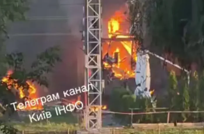 У Голосіївському районі Києва російський дрон влучив у кафе (відео)