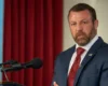 У Вашингтоні екстрено приземлився літак з міністром внутрішніх справ США