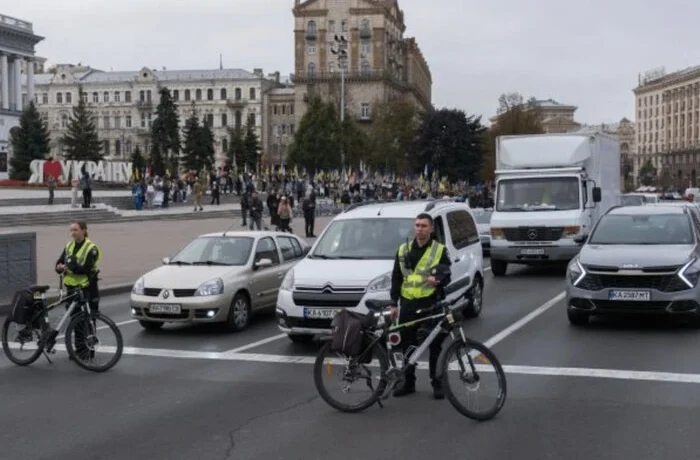 Київрада вирішила зупиняти рух у центрі столиці під час хвилини мовчання