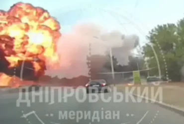 Момент удару РФ по автівках у Павлограді потрапив на відео