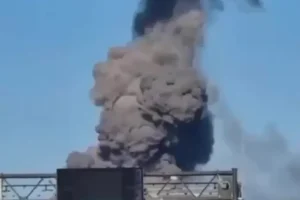 Росія знову вдарила по АЗС біля кордону Польщі: Туск розповів про атаку