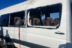 Смертельний удар по рейсовому автобусу на Нікопольщині: рятувальники показали наслідки
