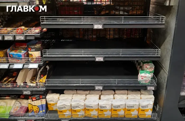 Борошно, сіль та цукор у центрі Києва: що насправді коїться на полицях супермаркетів