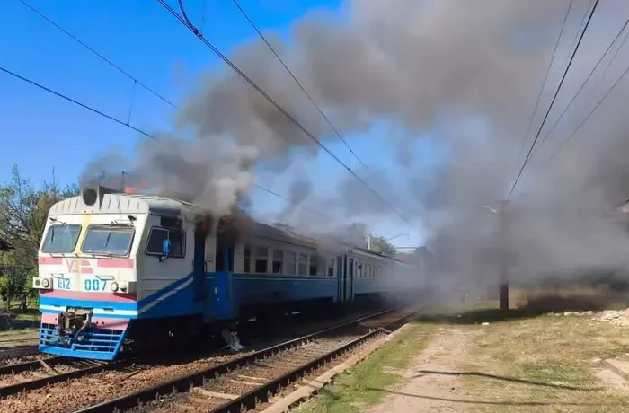Росіяни вдарили по поїзду на Харківщині: поранено пасажирів