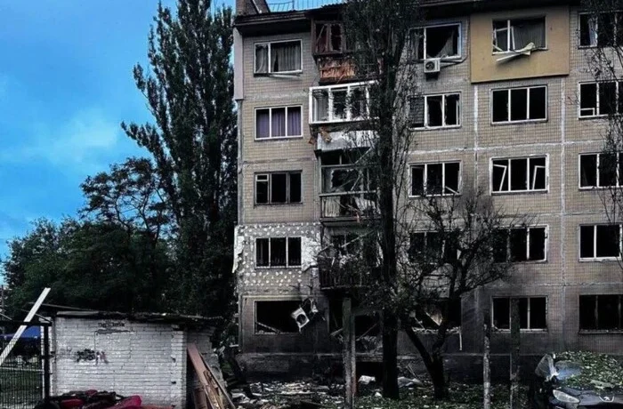 Нічна атака дронів на Київ: наслідки удару по Дніпровському району (фото)