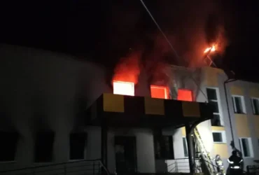 Війська РФ вдарили дроном по ліцею на Київщині (фото)