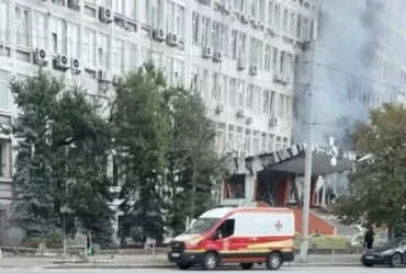 Удар по бізнес-центру у Солом’янському районі Києва: з’явилися деталі з місця влучання (відео)