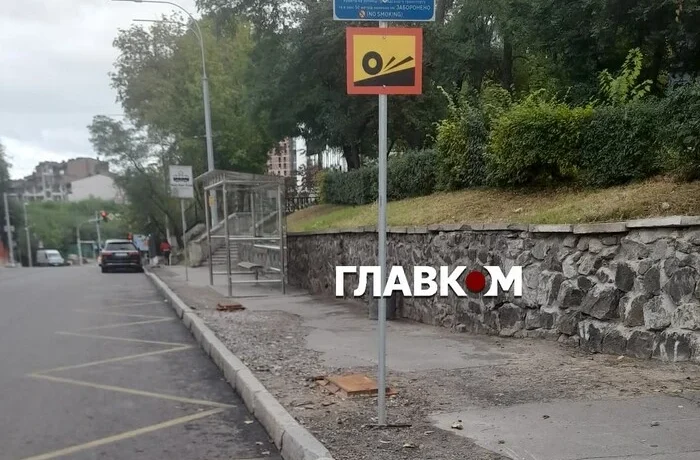 Скляні зупинки на Глибочицькій: «Київпастранс» відреагував на скандал у мережі