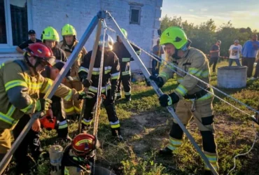 На Київщині рятувальники дістали з глибокої криниці тіла двох чоловіків