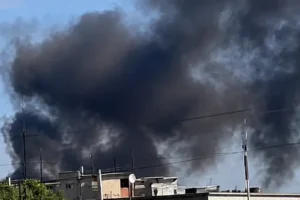 Окупанти вдарили по складах у Дніпрі: спалахнула масштабна пожежа
