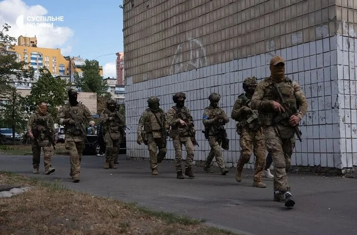 Зеленський розповів, кого буде звільнено після перестрілки між СБУ та ГУР у Києві