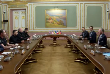 До розмови Зеленського з посланцями Трампа долучилася «європейська трійка»