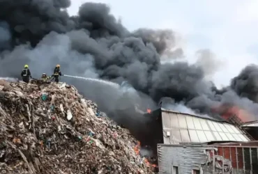 Під Москвою спалахнула масштабна пожежа: вогонь охопив тисячі квадратних метрів (фото)