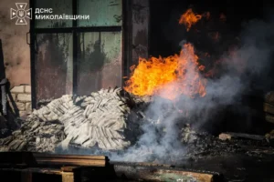 У Миколаєві росіяни атакували відділення пошти та склади, де зберігалися овочі